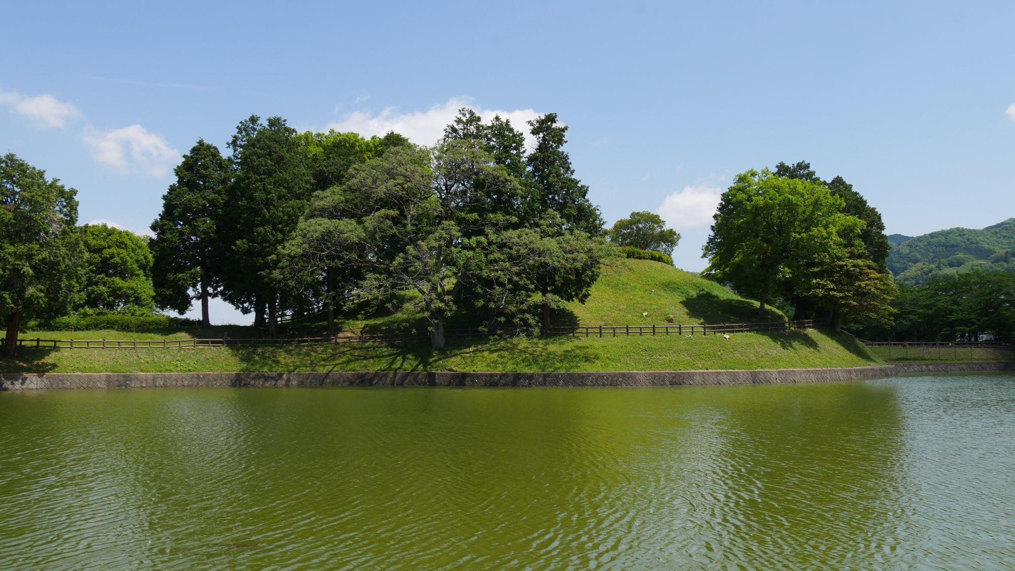 黒塚古墳(柳本公園)