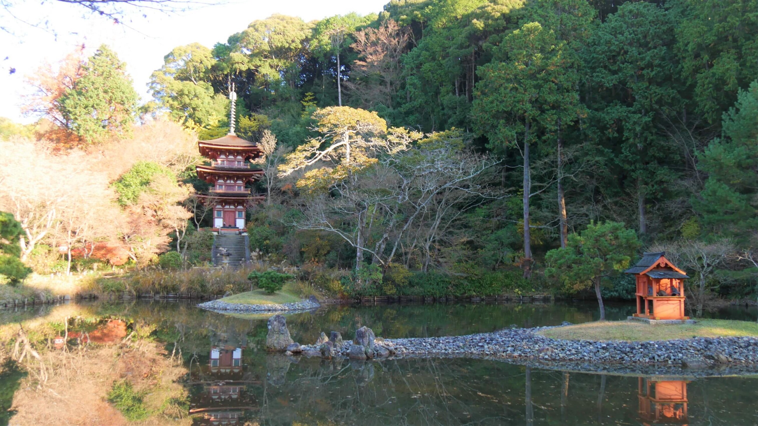 平安時代の姿をみせる浄土式庭園
