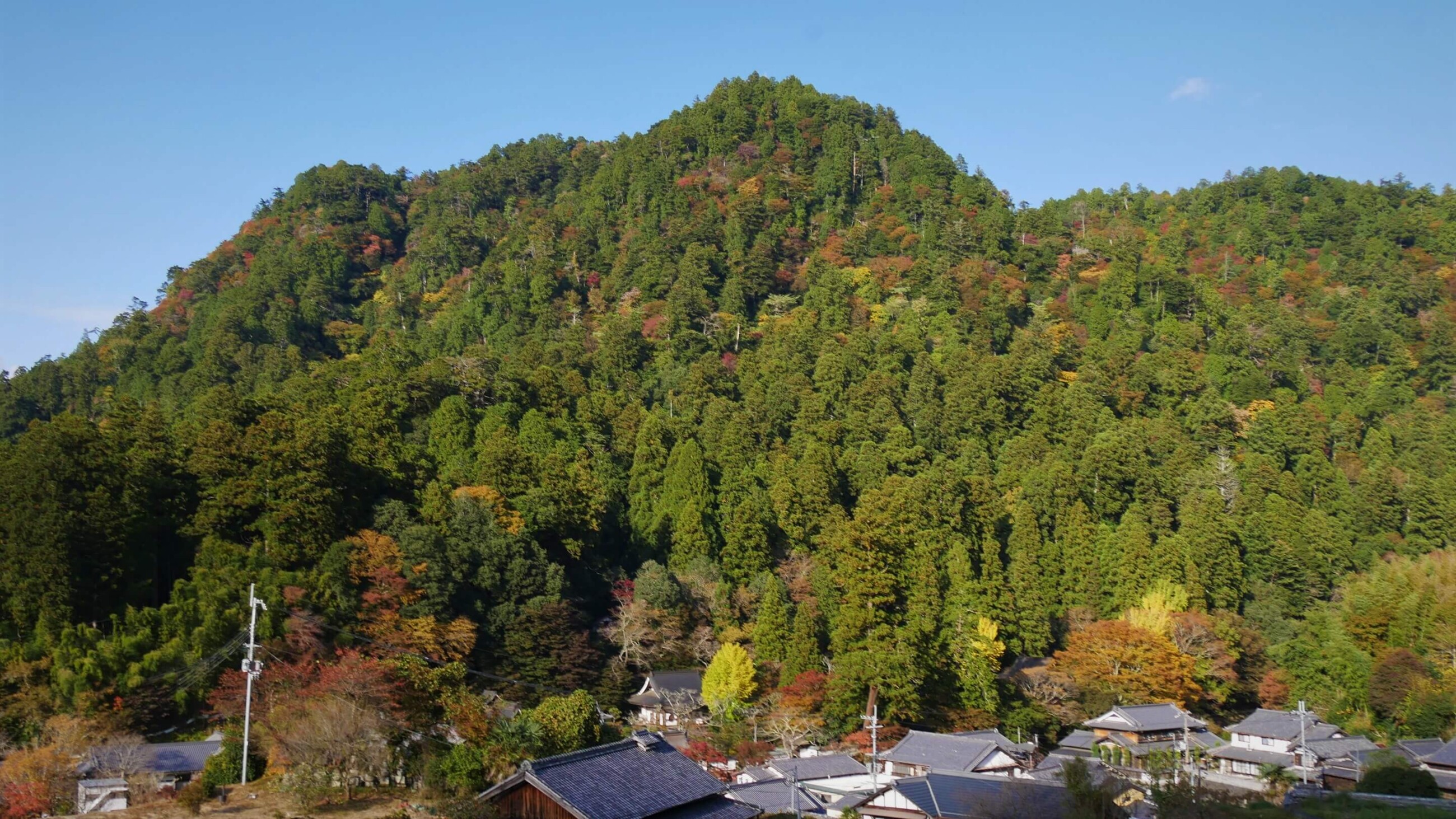 室生の里から見た室生山