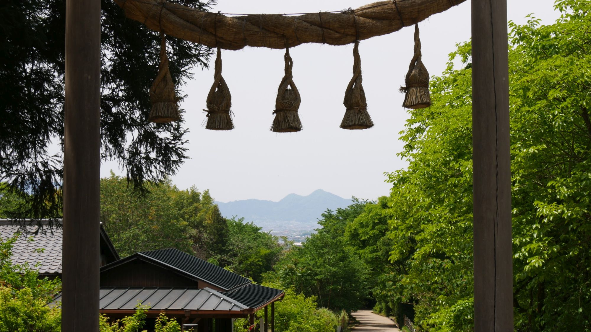 檜原神社から見える二上山