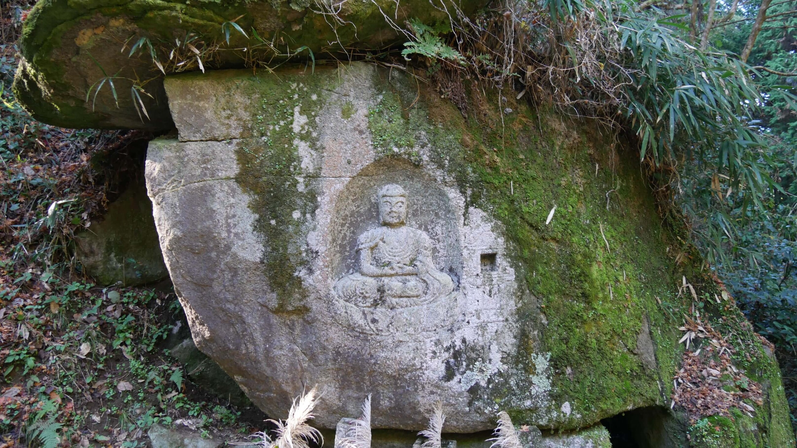 「カラス(唐臼)の壺二尊」