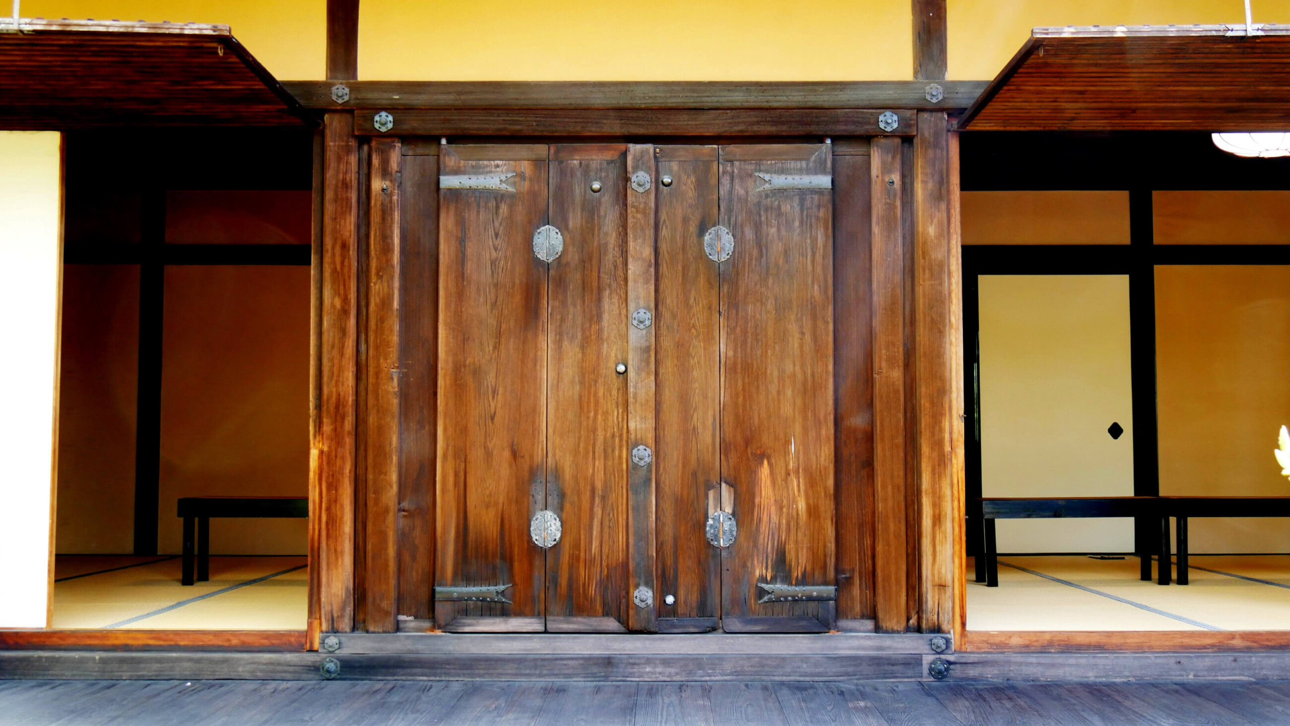 今西家書院「双折板扉」