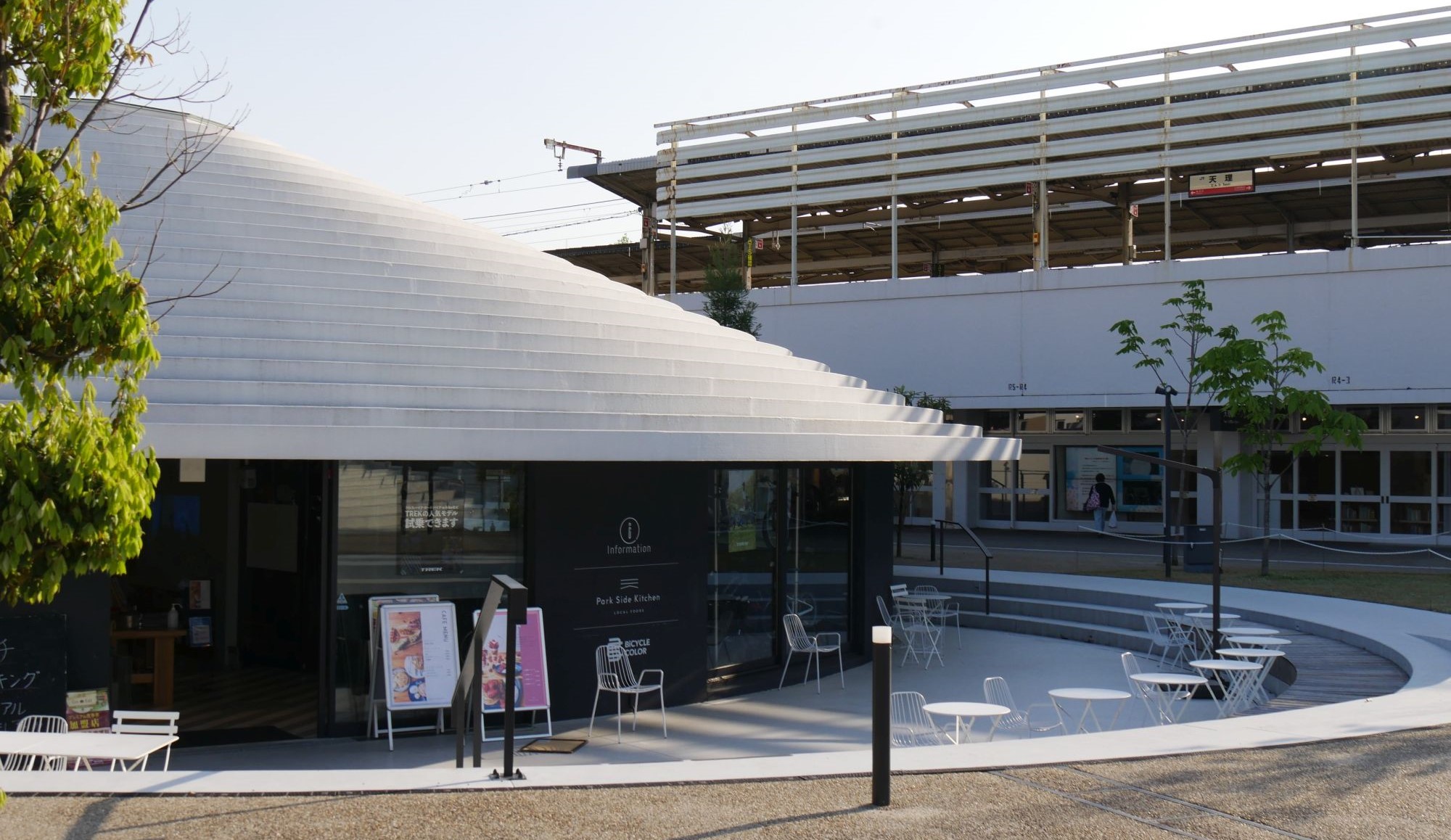 天理駅前広場コフフン内の観光案内所