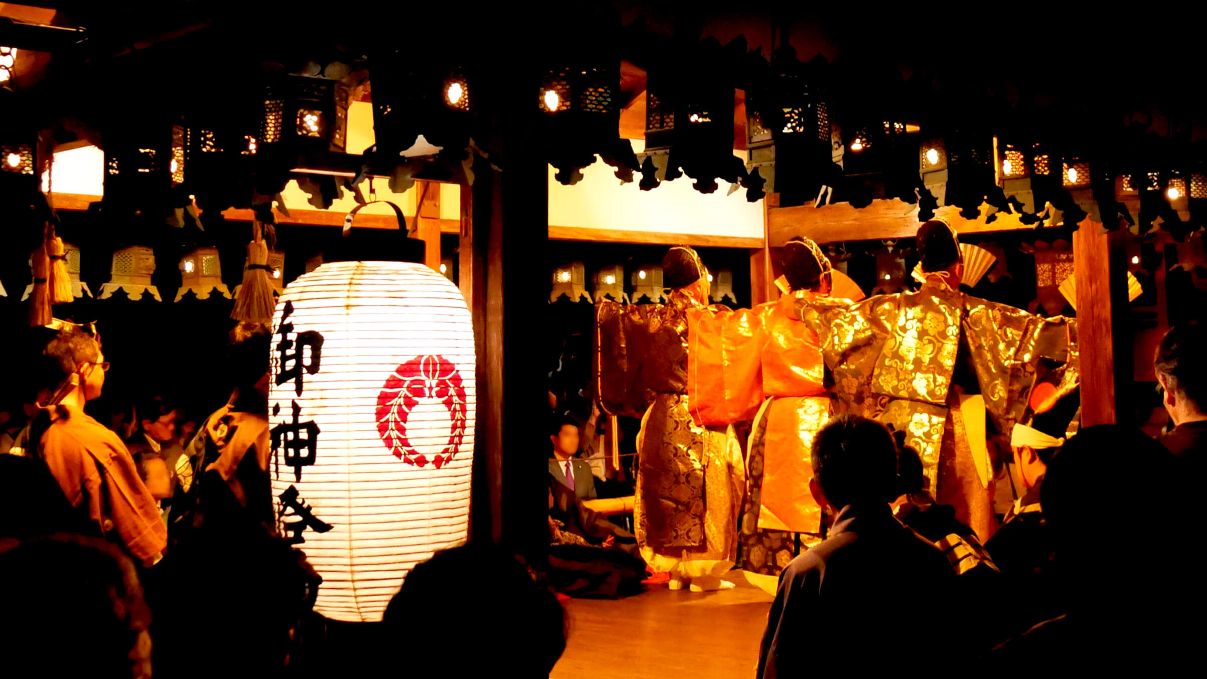 翁舞が奉納される奈良豆比古神社