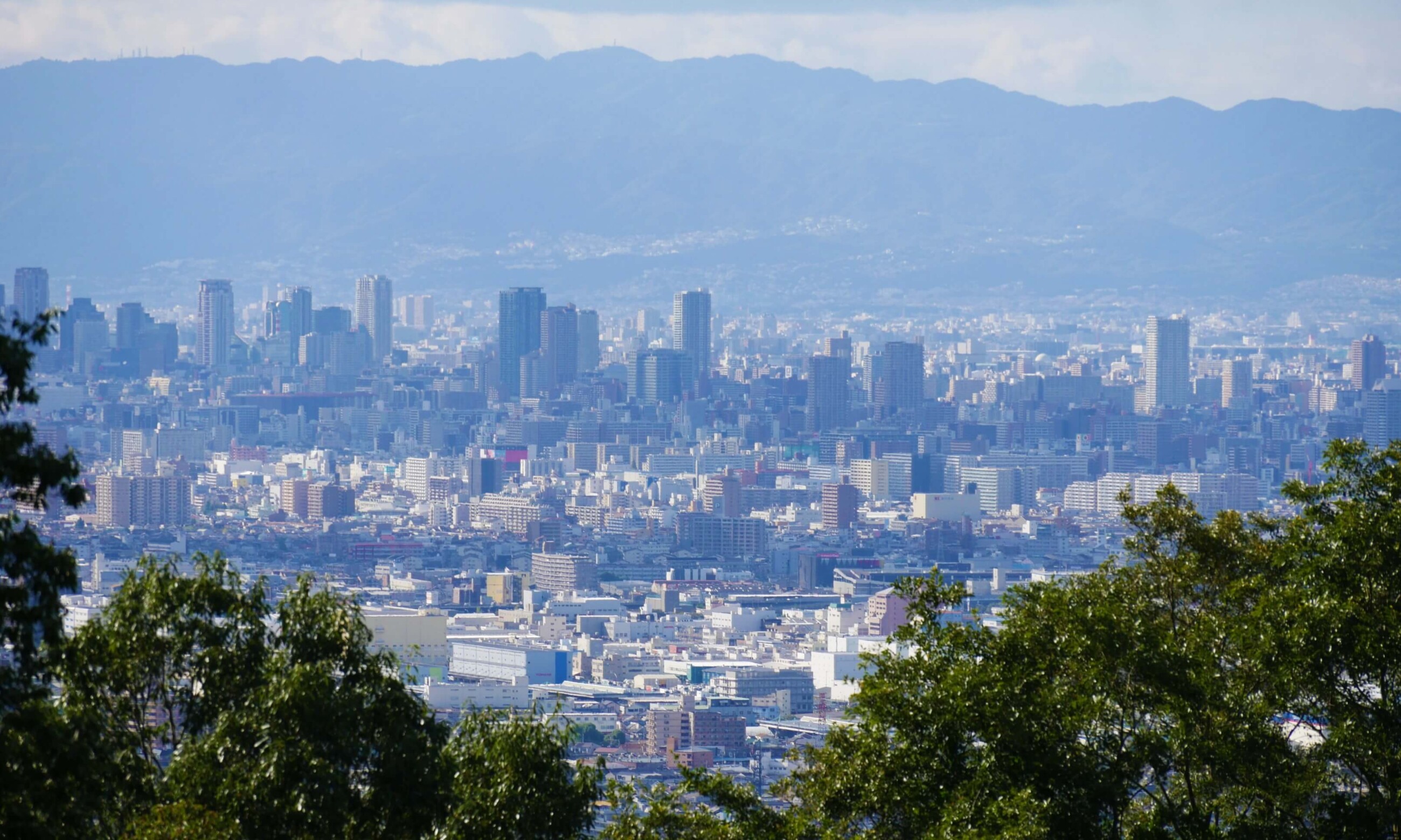 六甲山地まで見渡すことができる