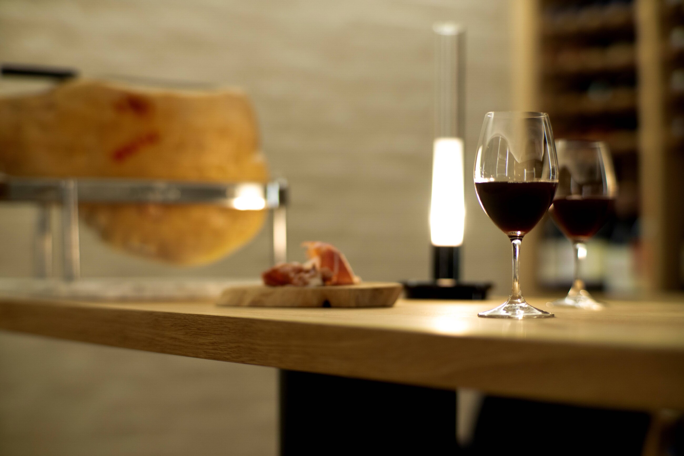 登大路ホテル奈良 ワインカーブでとっておきの1杯をセレクト